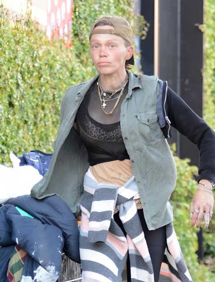 От глянца к мусорным бакам: что случилось с экс-женой звезды «Спасателей Малибу»